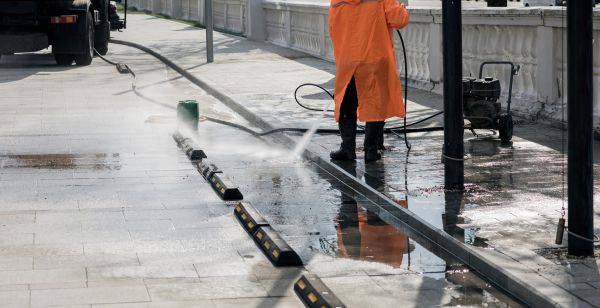 Parking Lot Pressure Washing in Kailua Kona